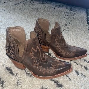 ARIAT DIXON BOOTIES!
